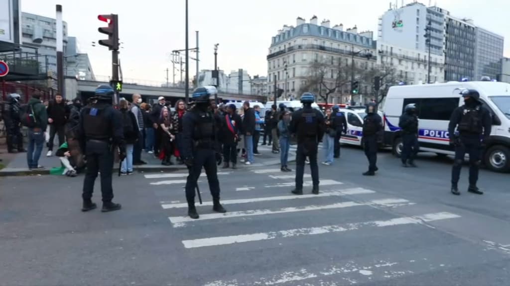 une manifestation non déclarée sans heurt à Paris une manifestation non déclarée sans heurt à Paris