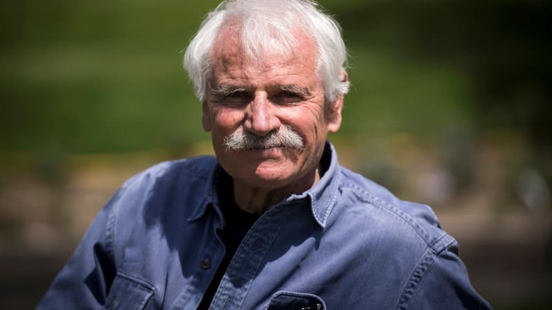 Lyon: Yann Arthus-Bertrand s'installe à l'hôtel de ville pour une séance photo (1/1)