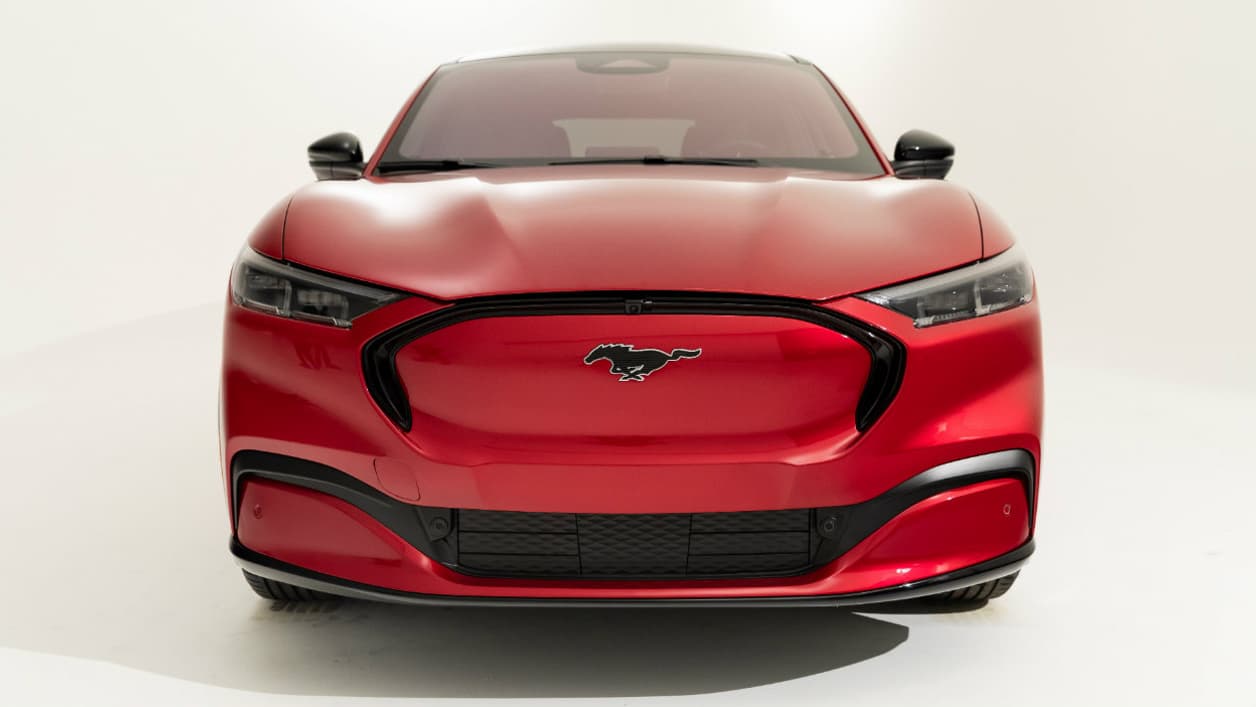 Le Mustang Mach-E ne porte pas de badge Ford, uniquement des badges Mustang pour l'inscrire dans la tradition, dans l'esprit de l'icone américaine. Le Mustang Mach-E ne porte pas de badge Ford, uniquement des badges Mustang pour l'inscrire dans la tradition, dans l'esprit de l'icone américaine.