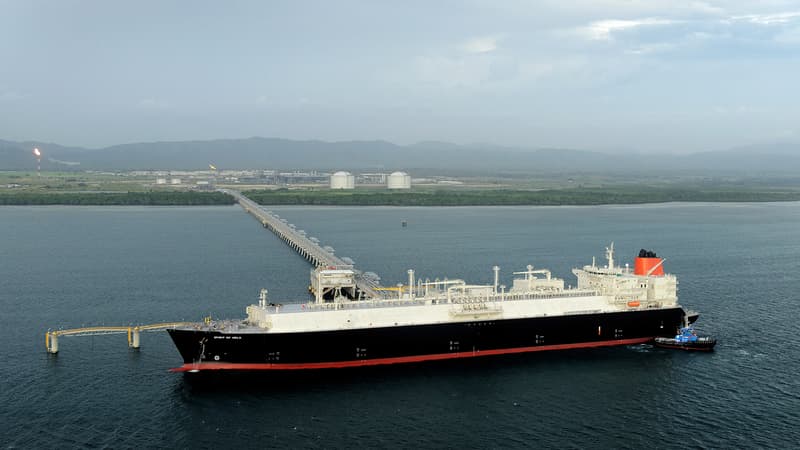 Un cargo transportant du gaz naturel liquéfié part du Japon pour se rendre en Australie