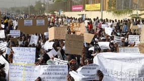 Au Mali une manifestation contre Charlie Hebdo, le 16 janvier. Dans plusieurs pays musulmans, la réaction a été vive, voire violente contre le dernier numéro du journal satirique.