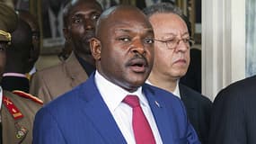 La photo du président burundais, Pierre Nkurunziza, dans un manuel scolaire a été griffonnée par des élèves.