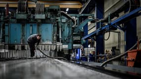 Un employé travaille dans l'industrie aéronautique, à Marmande, le 25 janvier 2021. 
