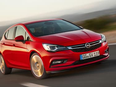 L'Opel Astra a été sacrée Voiture de l'Année 2016 le 29 février, à la veille de l'ouverture du salon automobile de Genève.