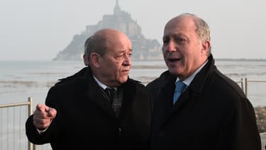 Jean-Yves Le Drian et Laurent Fabius, samedi matin au Mont-Saint-Michel.