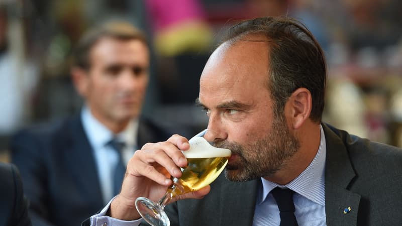 Avec quel politique boire une bière? Édouard Philippe devance Marine Le Pen, selon un sondage