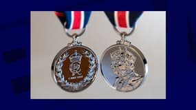 La médaille du couronnement de Charles III