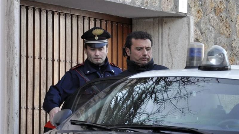 La garde-côtes italienne a vainement supplié vendredi soir le capitaine du Concordia de retourner à bord pour superviser l'évacuation du paquebot après son naufrage sur la côte toscane, selon l'enregistrement de la conversation mis en ligne mardi sur le s