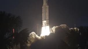 Le lanceur Ariane 5-ECA, qui doit mettre en orbite deux satellites de communication, a décollé vendredi à 17h37 locales (20h37 GMT) du centre spatial de Kourou, en Guyane française. /Photo d'archives/REUTERS/ESA-CNES-ARIANESPACE/Photo Optique Video CSG/Ha