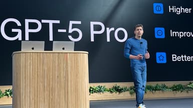 Sam Altman, le patron d'OpenAI, sur scène lors de la conférence annuelle des développeurs.