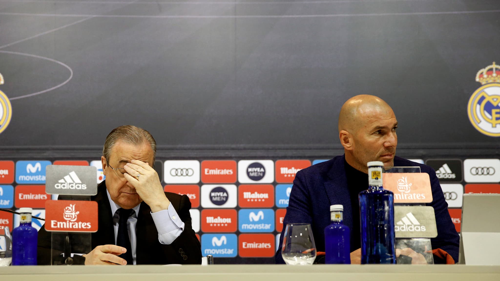 Florentino Pérez, président du Real Madrid, et Zinédine Zidane annonçant sa démission de son poste d'entraîneur, le 31 mai 2018