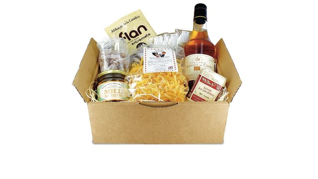 En février, la box contenait notamment du miel, du savon, des pâtes et du vinaigre de cidre.