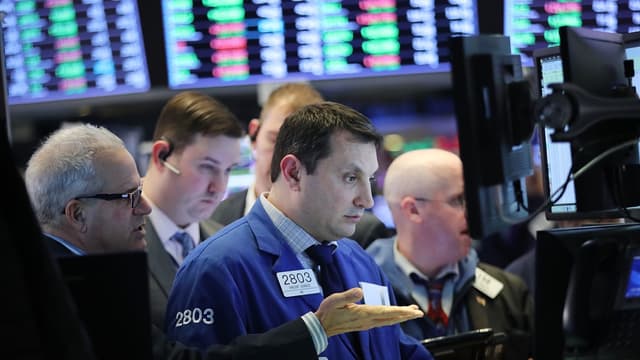 Le Dow Jones chute à nouveau