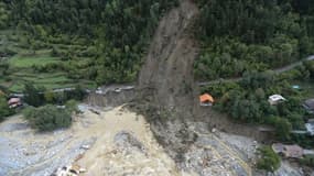 Vue aérienne des dégâts dans le village de Saint-Martin-Vesubie, après les intempéries le 3 octobre 2020.