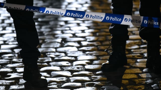 Quatre personnes ainsi que Salah Abdeslam ont été arrêtées vendredi à Bruxelles.