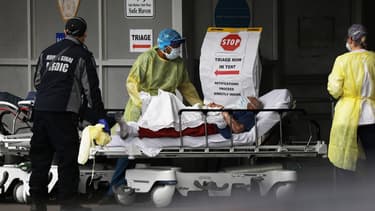 Patient atteint du Covid-19 pris en charge dans un hôpital de New York (illustration)