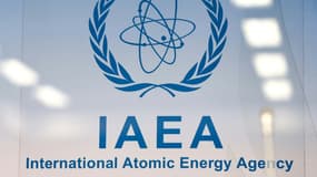 Le logo de l'Agence internationale de l'énergie atomique (AIEA), à son siège à Vienne, le 1er mars 2021