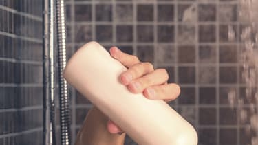 Pour avoir une flore vaginale saine, il est déconseillé de pratiquer la douche vaginale.