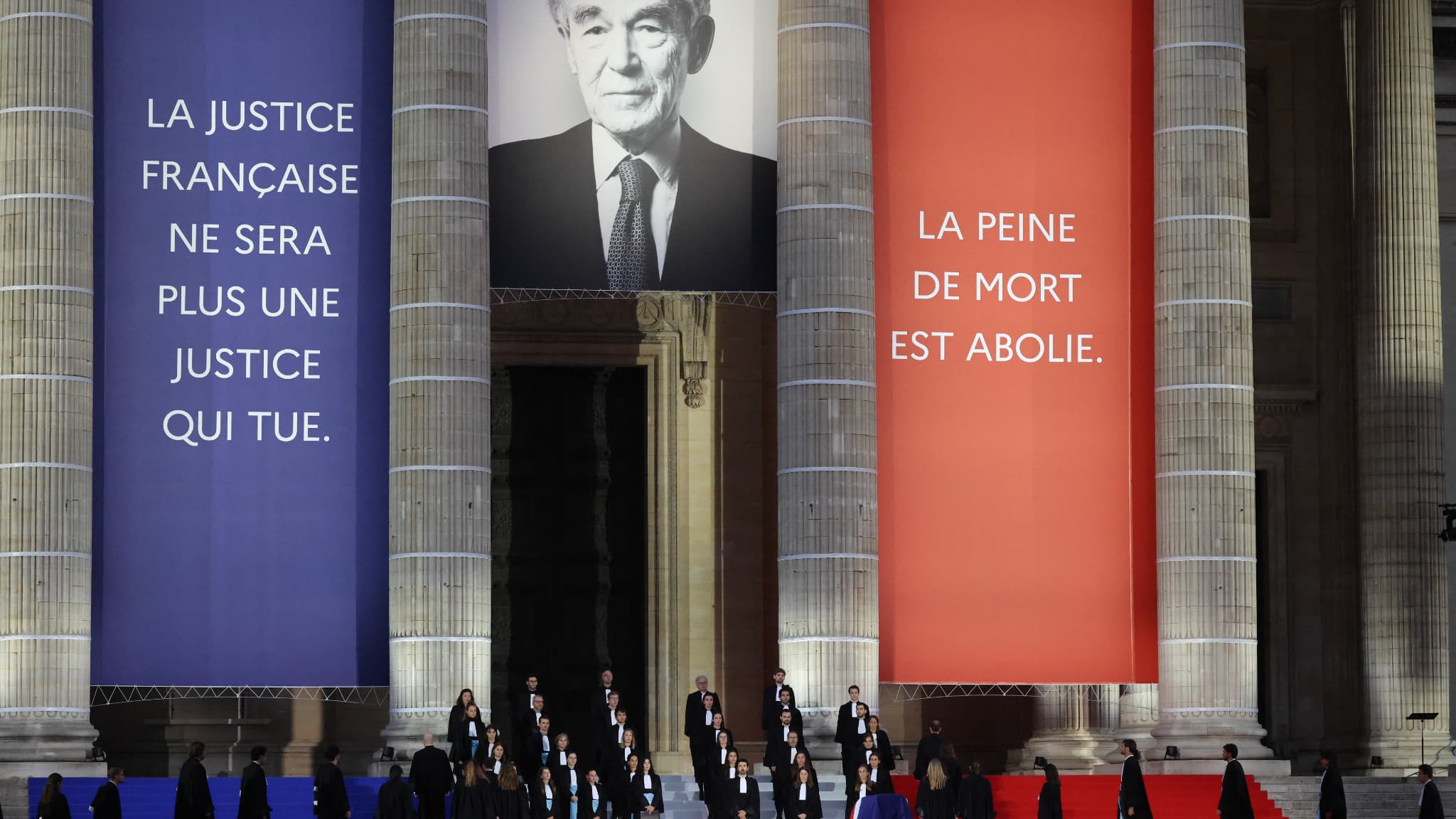 Le cercueil de Robert Badinter au Panthéon le 9 octobre 2025 Le cercueil de Robert Badinter au Panthéon le 9 octobre 2025