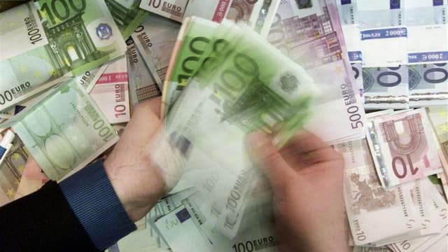 Les lettres de cadrage du projet de budget 2014 que s'apprête à envoyer Bercy à tous les ministères intégreront un effort d'économies supplémentaires "légèrement" supérieur à quatre milliards d'euros, selon le ministre délégué en charge du Budget, Jérôme