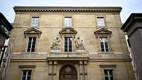 Une photo montre la façade de l'Ecole Normale Supérieure (ENS), rue d'Ulm, à Paris, le 26 mai 2024.
