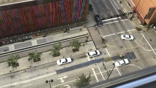 Photo obtenue auprès d'un témoin sur place, Jeremy Monahan, montrant des véhicules de police intervenant lors d'une fusillade à Cincinnati (Ohio), le 6 septembre 2018