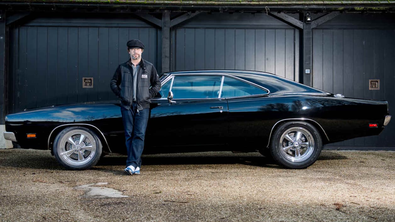 Cette Charger est réellement une voiture de cinema, elle a en effet appartenu à Bruce Willis. Elle est depuis 2008 dans le garage de Jay Kay, le chanteur de Jamiroquai. Cette Charger est réellement une voiture de cinema, elle a en effet appartenu à Bruce Willis. Elle est depuis 2008 dans le garage de Jay Kay, le chanteur de Jamiroquai.