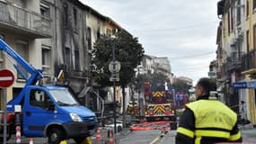 Des pompiers sur les lieux d'un incendie à Saint-Laurent-de-la-Salanque, le 14 février 2022 dans les Pyrénées-Orientales