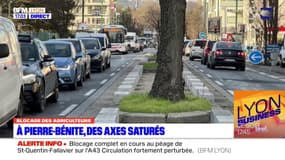 Rhône: la M7 bloquée par les agriculteurs, les axes saturés