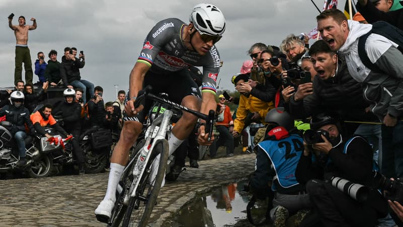 Mathieu van der Poel seul en tete de Paris Roubaix 13 avril 2025 2065537