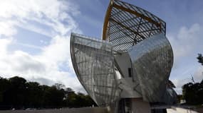 La fondation Louis Vuitton, propriété du groupe LVMH, se situe près du Jardin d'Acclimatation dans le Bois de Boulogne à Paris.