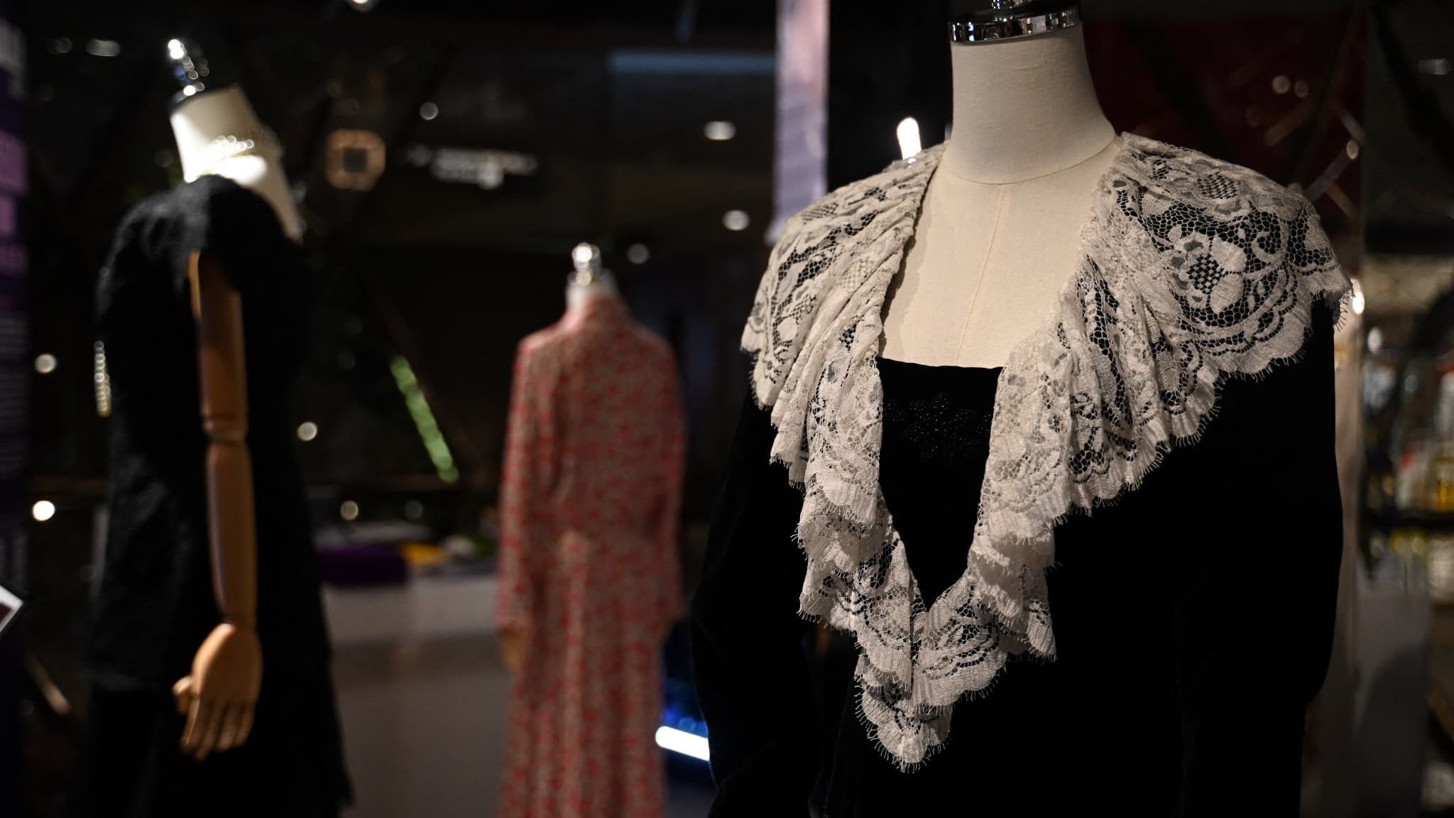 HONG KONG - AUCTION - PRINCESS - DIANA HONG KONG - AUCTION - PRINCESS - DIANA