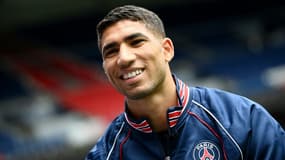 La recrue du PSG Achraf Hakimi, lors de présentation le 8 juillet 2021 au Parc des Princes