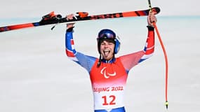 Le skieur français Arthur Bauchet, vainqueur en descente aux Jeux paralympiques de Pékin, le 5 mars 2022