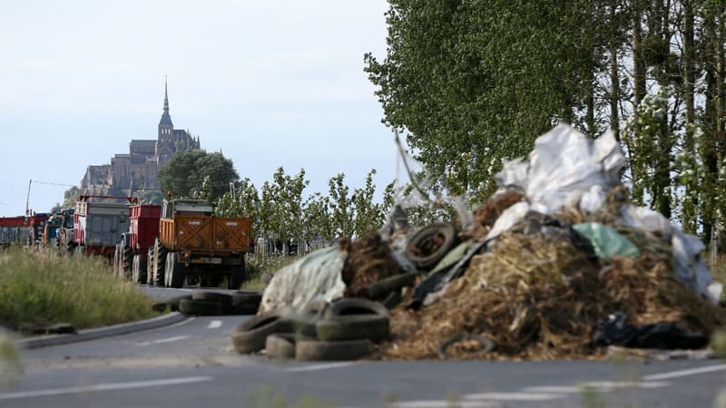 Les routes menant au Mont-Saint-Michel ont été bloquées ce lundi par les agriculteurs. 