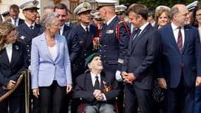 Élisabeth Borne, Emmanuel Macron et Léon Gautier lors des cérémonies de commémoration du débarquement le 6 juin 2023 