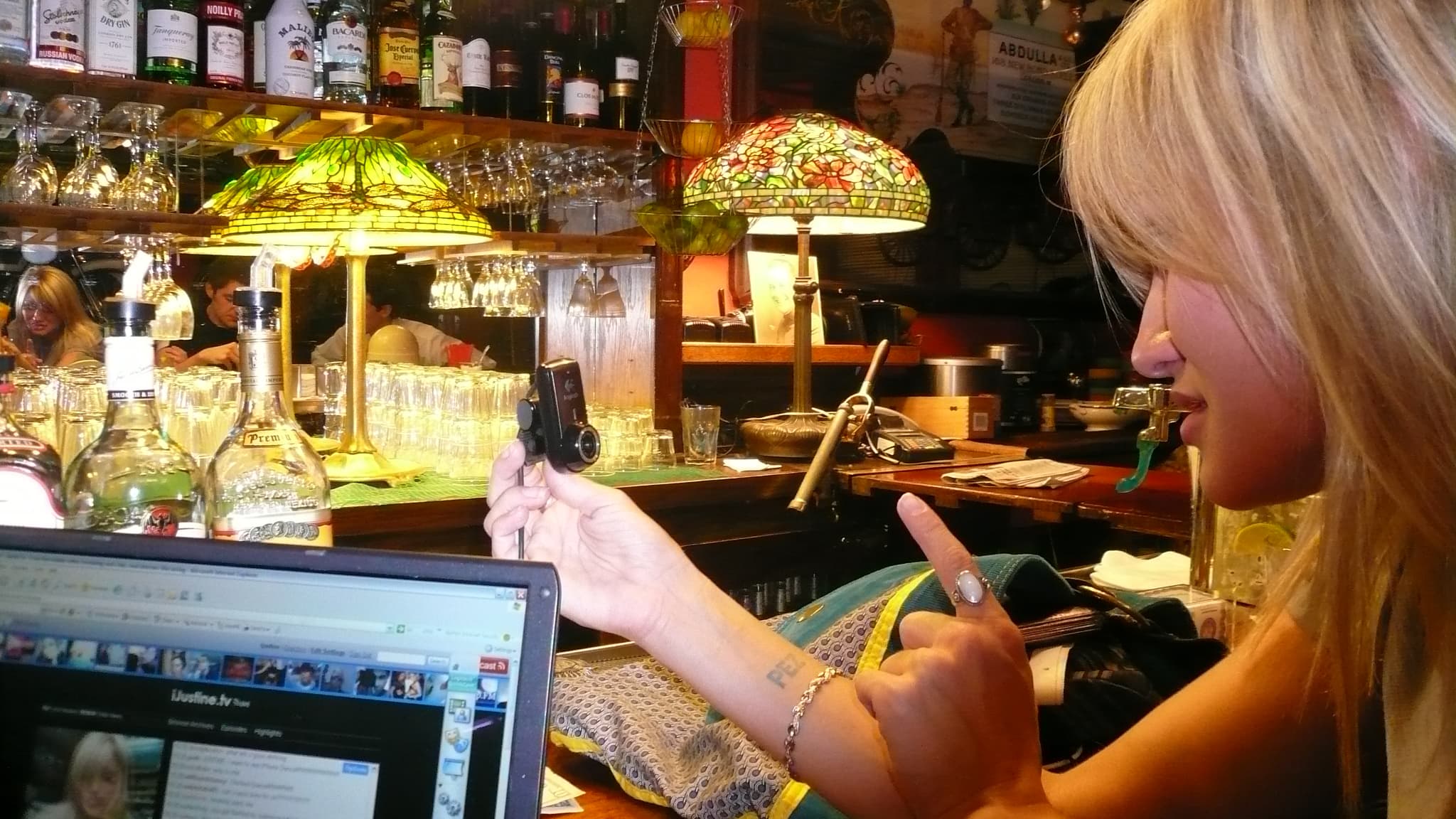 La YouTubeuse iJustine du temps où elle diffusait ses vidéos sur le site web Justin.tv La YouTubeuse iJustine du temps où elle diffusait ses vidéos sur le site web Justin.tv