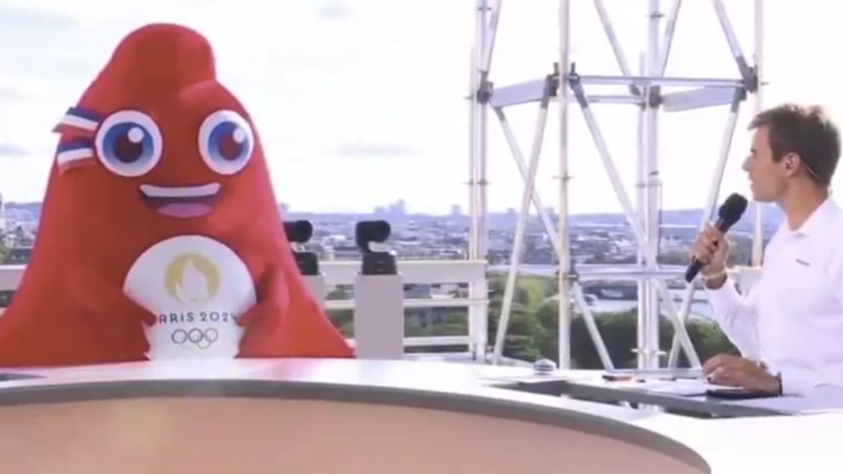 La mascotte de Paris 2024 au journal télévisé La mascotte de Paris 2024 au journal télévisé