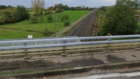 Vue de la voie ferrée au niveau du pont de la RD81 où a eu l'accident, le 22 juillet 2024 vers midi.