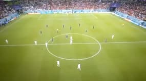 L'arbitre de France-Tunisie siffle la fin du match après avoir autorisé l'engagement