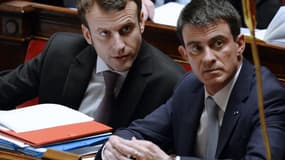 Emmanuel Macron et Manuel Valls à l'Assemblée le 14 février 2015.