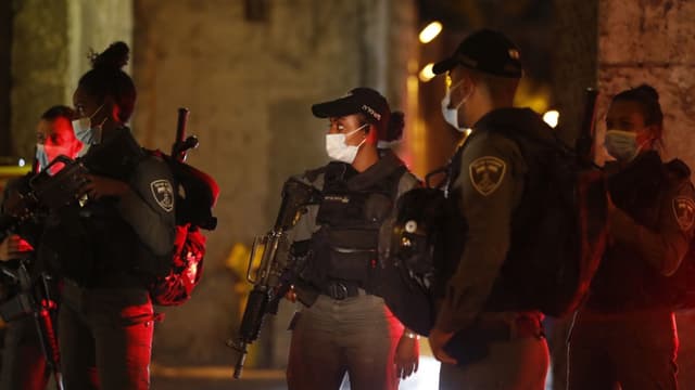 Les forces de sécurité israéliennes à Jérusalem ce lundi soir.