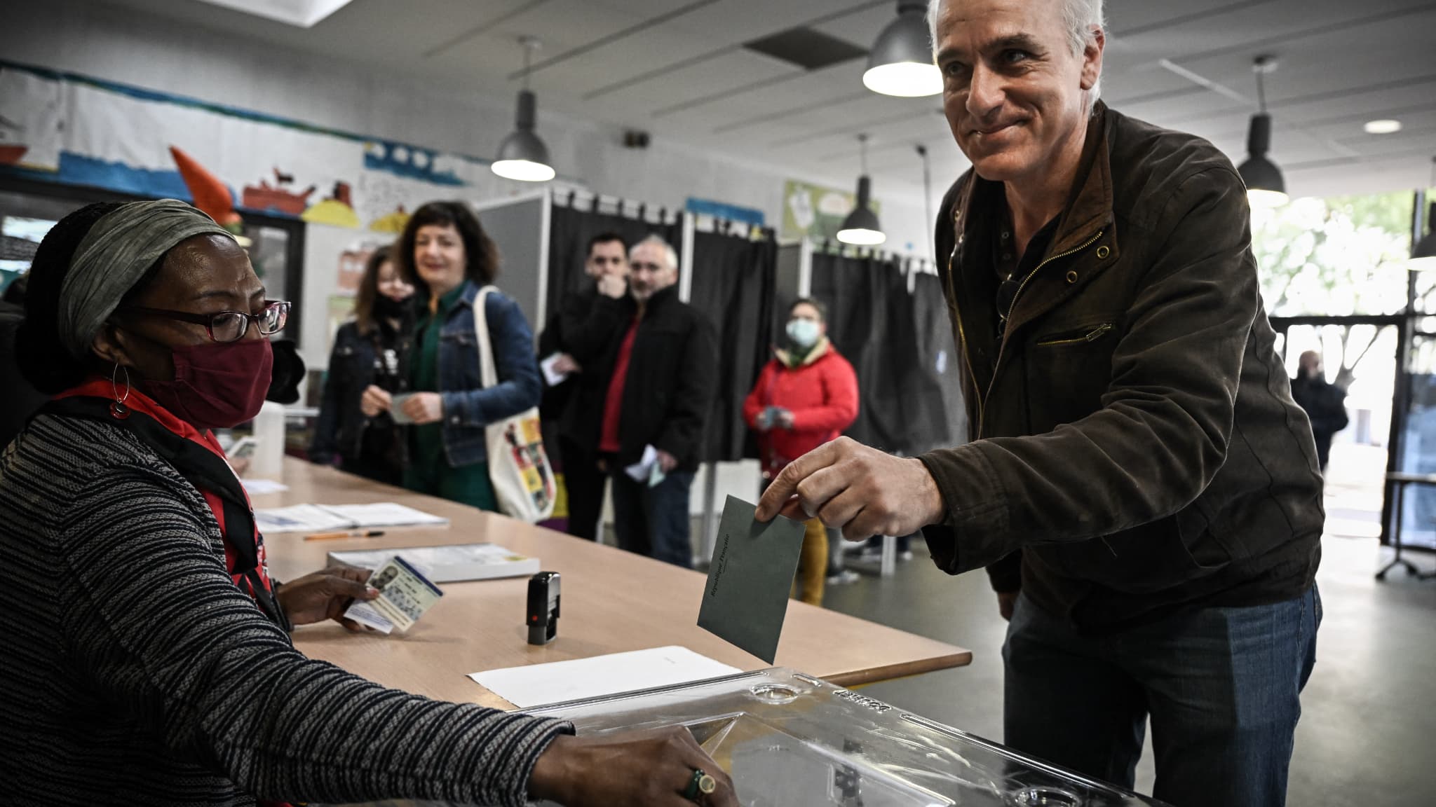 Philippe Poutou a voté à Bordeaux pour le premier tour de la présidentielle, le 10 avril 2022