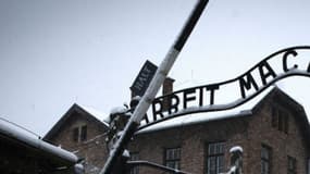 L'entrée de l'ancien camp de concentration nazi Auschwitz-Birkenau, à Oswiecim, en Pologne. 