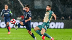 Joao Neves devance Mateo Kovacic lors de PSG-Manchester City (4-2, Ligue des champions), le 22 janvier 2025