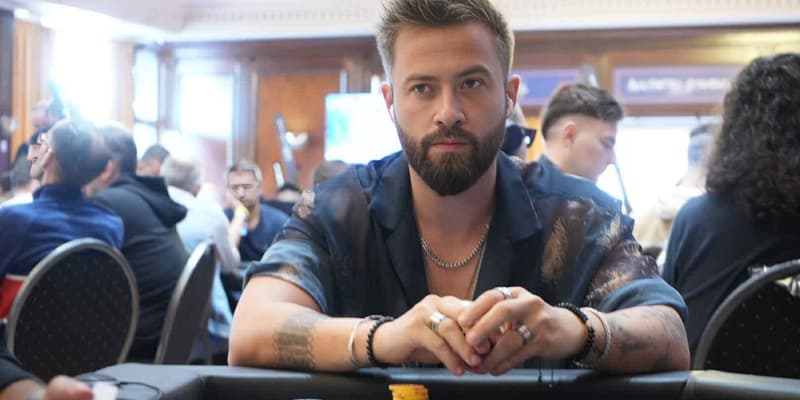 Nino Arial : de la scène aux tapis verts, une première réussie au Winamax Poker Open. 