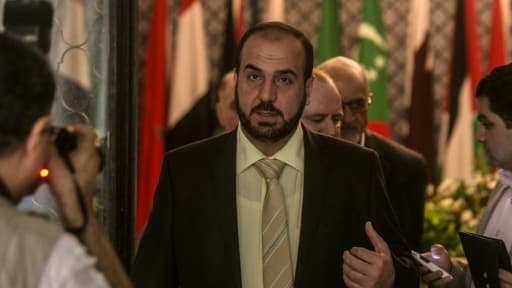 Le cardiologue Nasr al-Hariri un des deux représentants du Haut comité des négociations (HCN) qui rassemble des groupes clés de l'opposition, est pris en photo ici au Caire le 7 septembre 2014 Le cardiologue Nasr al-Hariri un des deux représentants du Haut comité des négociations (HCN) qui rassemble des groupes clés de l'opposition, est pris en photo ici au Caire le 7 septembre 2014