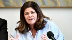 La députée insoumise Raquel Garrido à l'Assemblée nationale le 17 novembre 2022 lors d'une conférence de presse sur les gilets jaunes