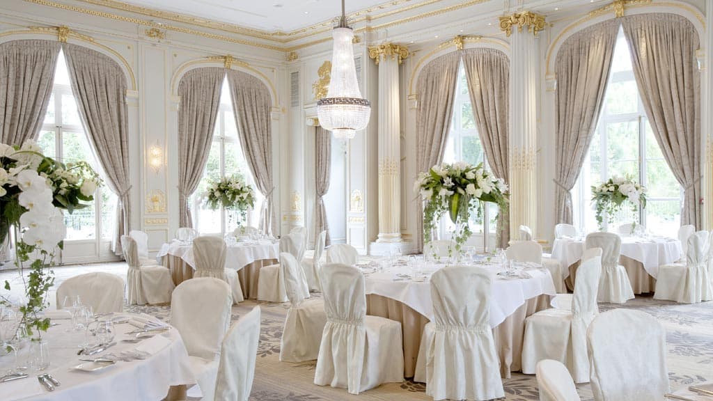 Le salon de l'hôtel Waldorf Astoria Versailles.