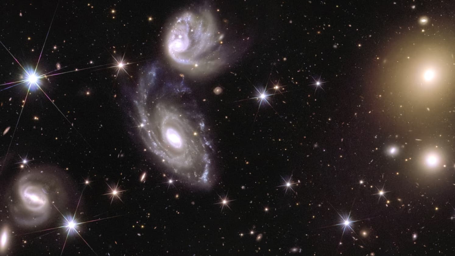 Les astronomes de la mission Euclid ont également dévoilé des zooms sur certaines galaxies. Les astronomes de la mission Euclid ont également dévoilé des zooms sur certaines galaxies.